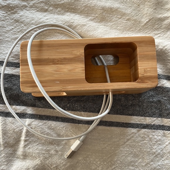 STAND for iPhone & Apple Watch (watch charger included) - Picture 3 of 3